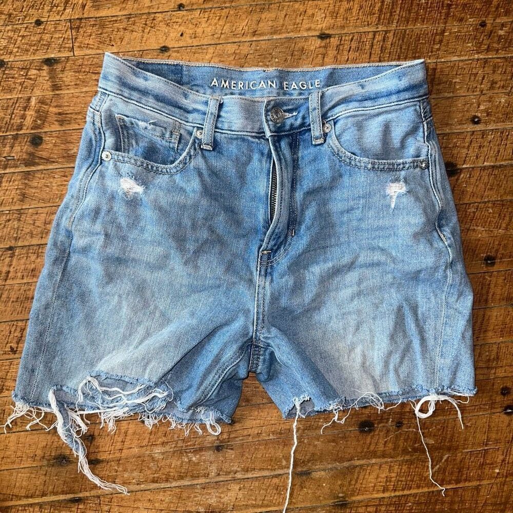 American Eagle mom jean distressed cutoff size 2 wedgie shorts
